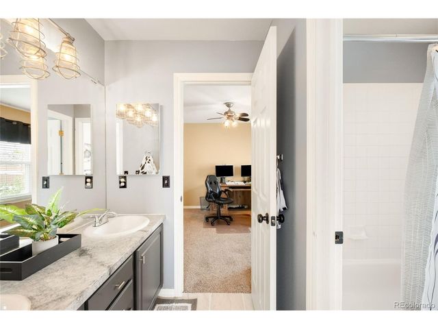 869 Shadowstone Dr, Highlands Ranch, CO 80129