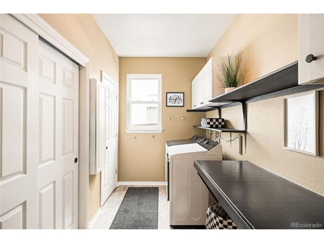 869 Shadowstone Dr, Highlands Ranch, CO 80129