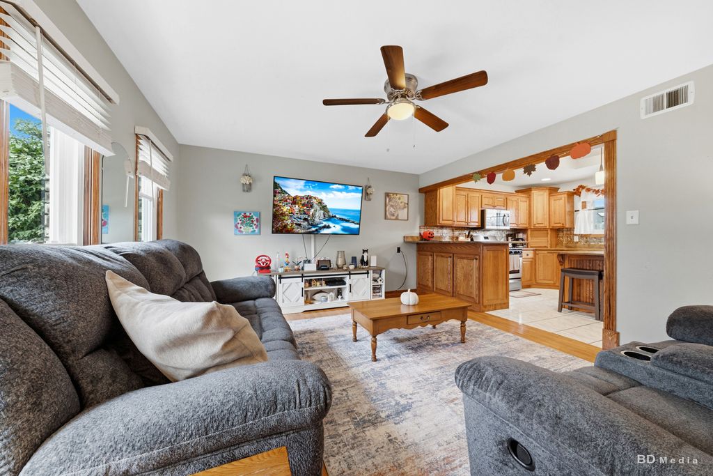 2407 Durness Court, Crest Hill, IL 60403 — photo 2