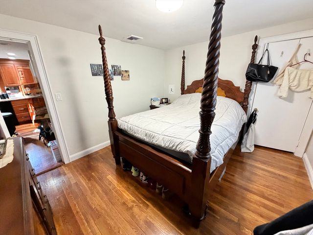 176 Upland Ave Single Fam, Newton, MA 02461