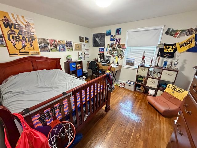 176 Upland Ave Single Fam, Newton, MA 02461