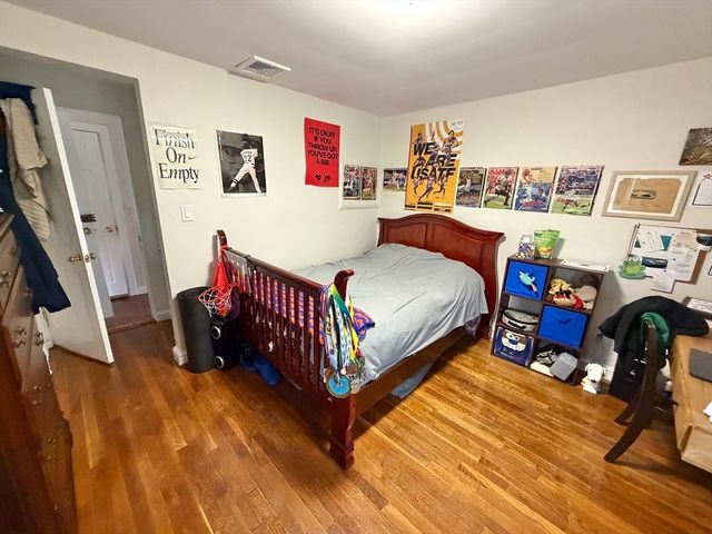 176 Upland Ave Single Fam, Newton, MA 02461