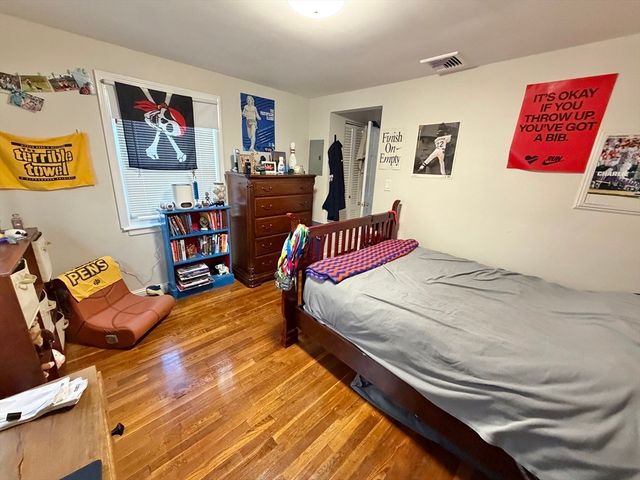 176 Upland Ave Single Fam, Newton, MA 02461