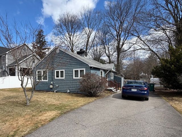 176 Upland Ave Single Fam, Newton, MA 02461