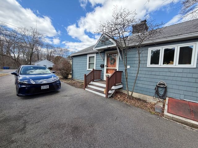 176 Upland Ave Single Fam, Newton, MA 02461