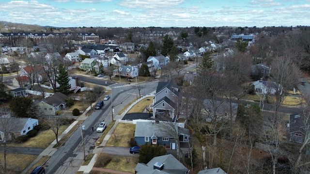 176 Upland Ave Single Fam, Newton, MA 02461