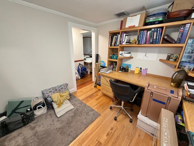 176 Upland Ave Single Fam, Newton, MA 02461