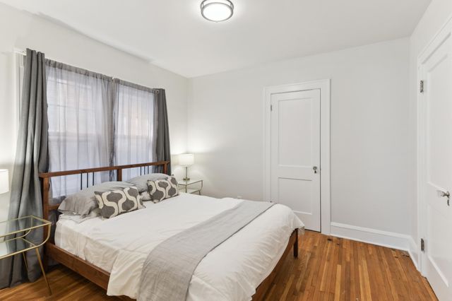 955 17th Avenue SE, Minneapolis, MN 55414