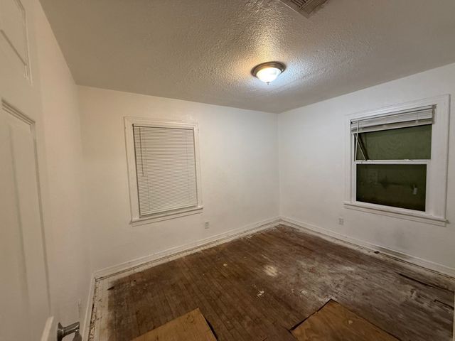 3408 S Hughes Avenue, Fort Worth, TX 76119