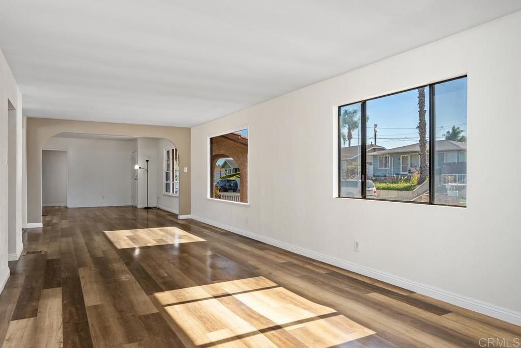 Image 16 of property listing at 110 S Hanford Street, San Pedro, CA 90732