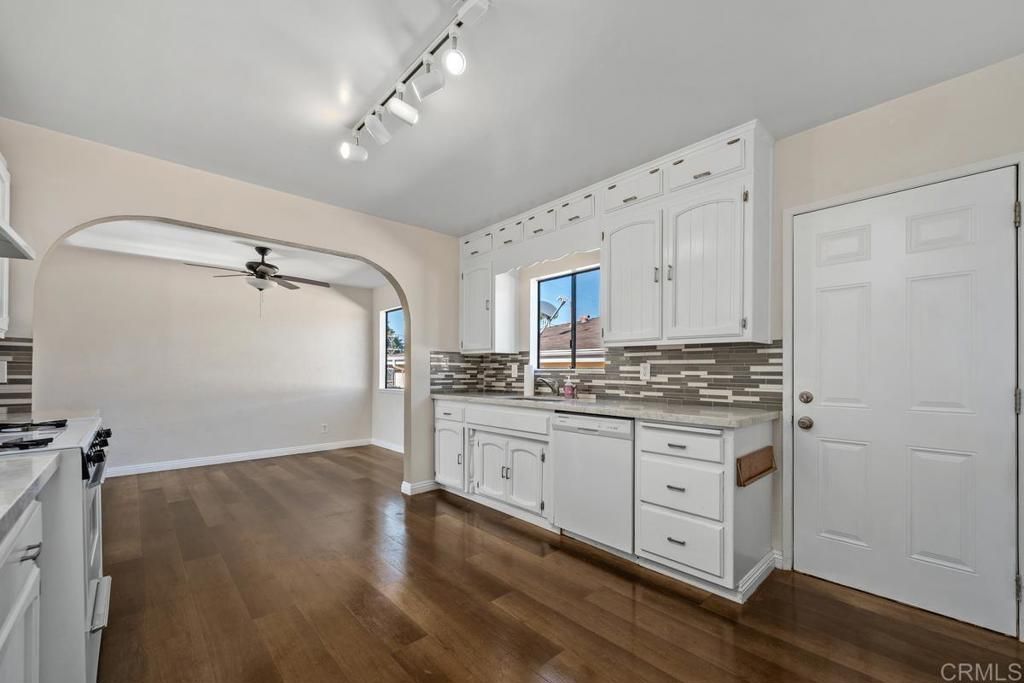 Image 24 of property listing at 110 S Hanford Street, San Pedro, CA 90732