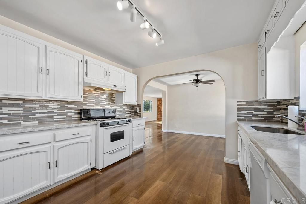 Image 25 of property listing at 110 S Hanford Street, San Pedro, CA 90732