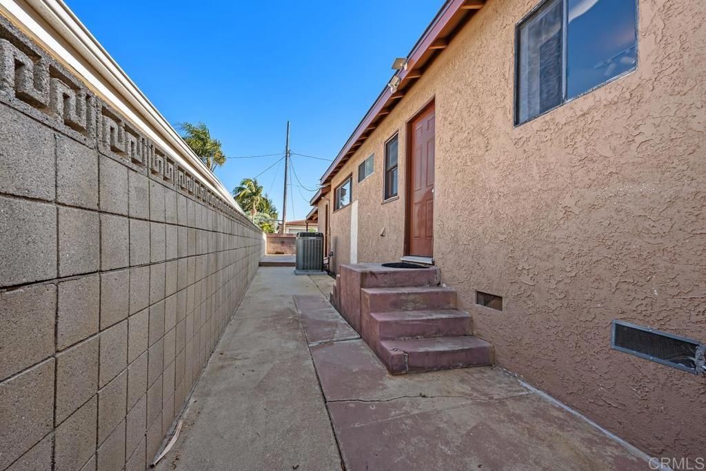 Image 36 of property listing at 110 S Hanford Street, San Pedro, CA 90732