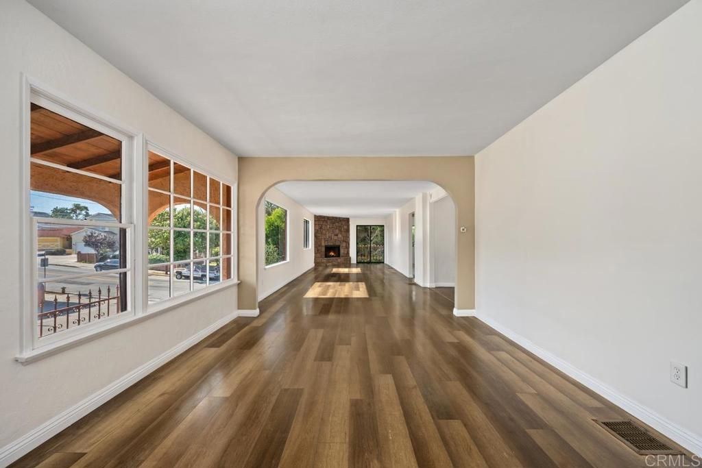 Image 8 of property listing at 110 S Hanford Street, San Pedro, CA 90732