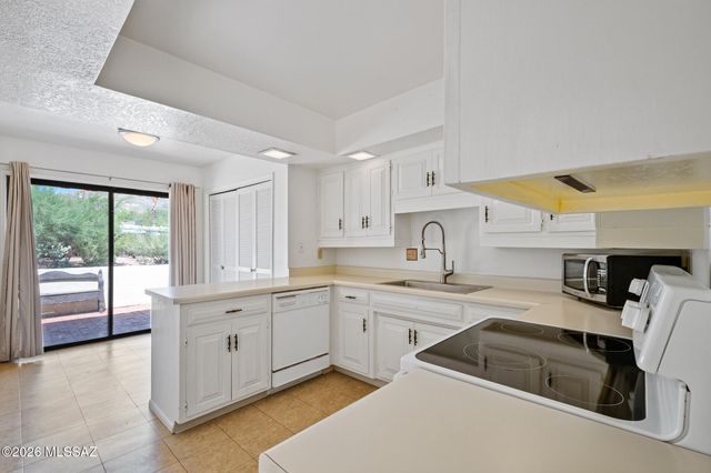 7568 N Palm Circle, Tucson, AZ 85704