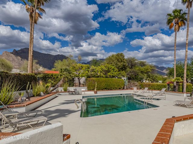 7568 N Palm Circle, Tucson, AZ 85704