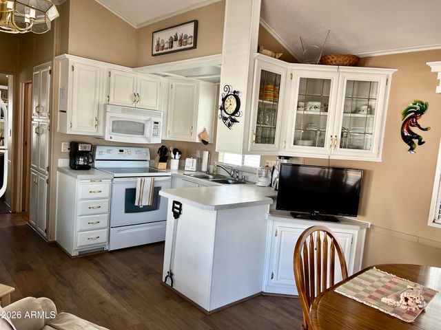 111 S GREENFIELD Road 811, Mesa, AZ 85206