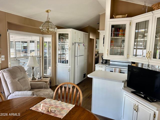 111 S GREENFIELD Road 811, Mesa, AZ 85206