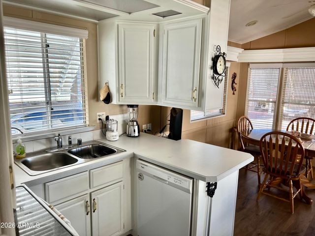 111 S GREENFIELD Road 811, Mesa, AZ 85206