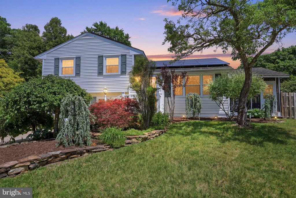 26 CENTURY WAY, Hamilton, NJ 08690