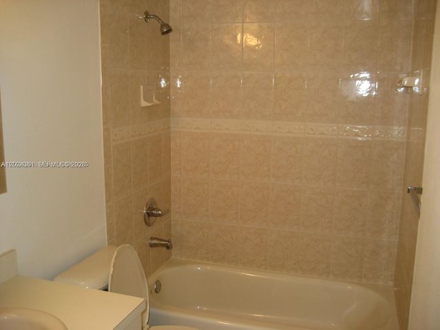 10744 N Kendall M-18, Miami, FL 33176