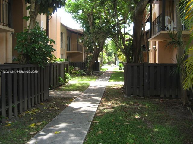 10744 N Kendall M-18, Miami, FL 33176