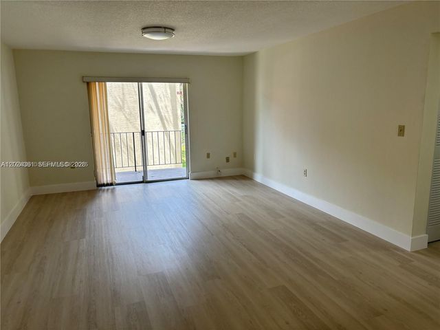 10744 N Kendall M-18, Miami, FL 33176