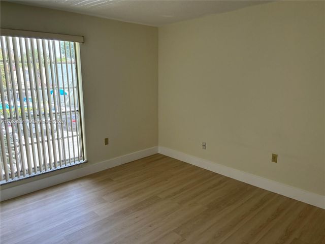 10744 N Kendall M-18, Miami, FL 33176