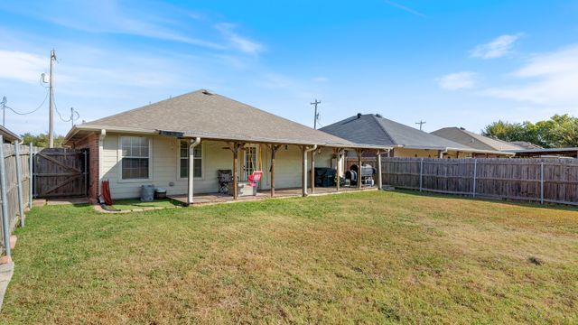 112 W Cedar Street, Lone Oak, TX 75453