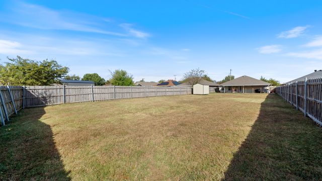 112 W Cedar Street, Lone Oak, TX 75453