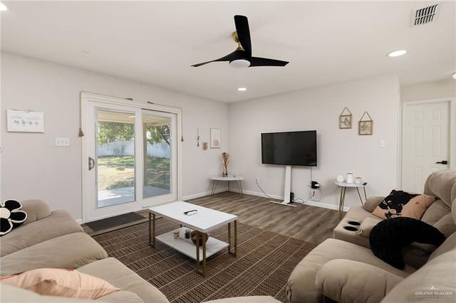 2300 Story Lane, Palmhurst, TX 78573