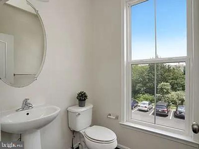 43385 RICKENBACKER SQ, Ashburn, VA 20147