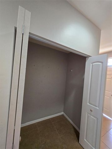 1571 NW 29TH ROAD 4, Gainesville, FL 32605