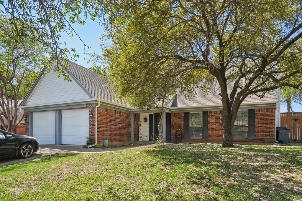 2307 Harrington Court, Euless, TX 76039 — photo 2