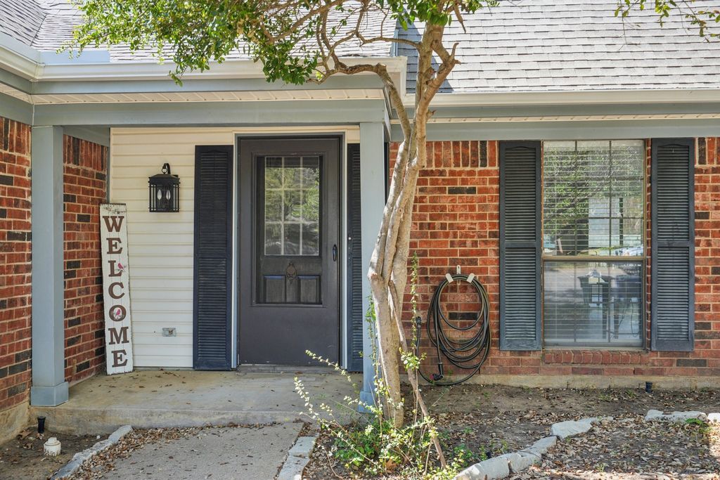 2307 Harrington Court, Euless, TX 76039 — photo 3