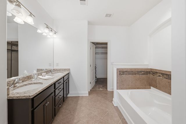 918 Silkwood Cir, Nashville, TN 37221
