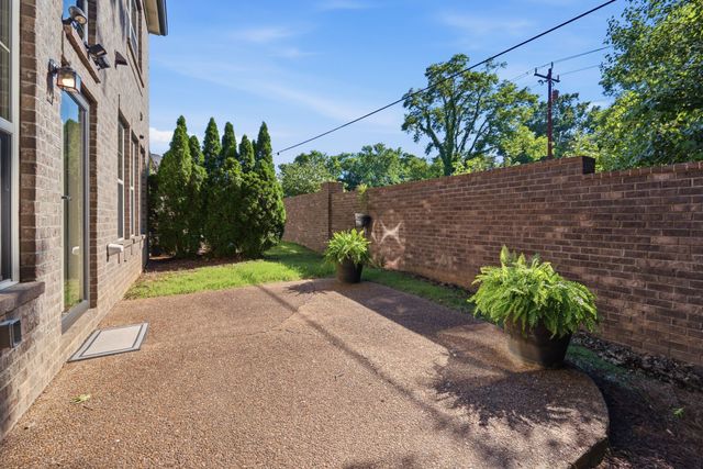 918 Silkwood Cir, Nashville, TN 37221