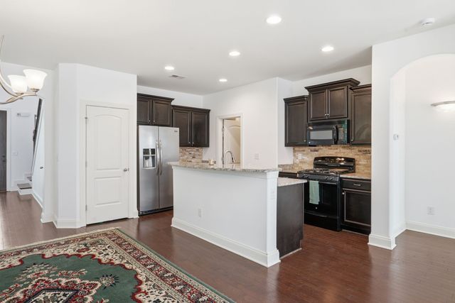 918 Silkwood Cir, Nashville, TN 37221