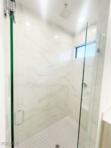 8045 OAKLEAF CIR, Labelle, FL 33935