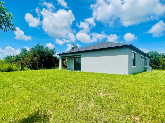 8045 OAKLEAF CIR, Labelle, FL 33935