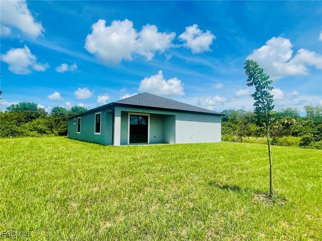 8045 OAKLEAF CIR, Labelle, FL 33935