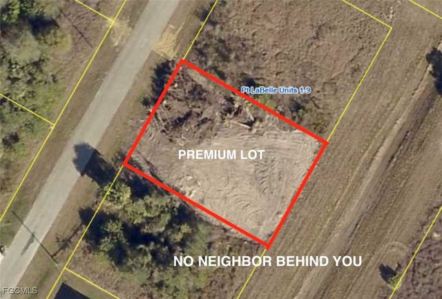 8045 OAKLEAF CIR, Labelle, FL 33935