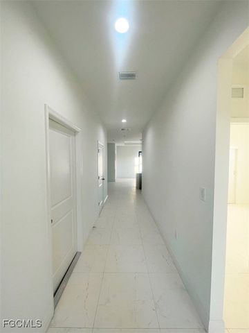 8045 OAKLEAF CIR, Labelle, FL 33935