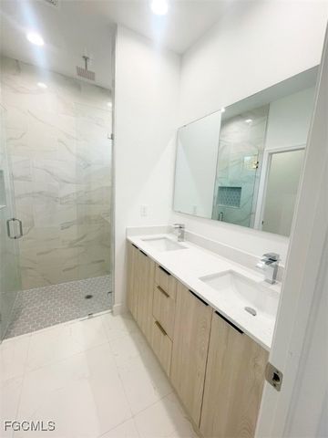 8045 OAKLEAF CIR, Labelle, FL 33935