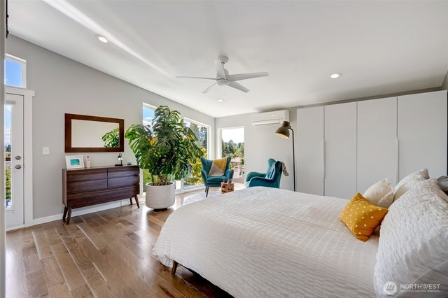 10045 9th Avenue SW, Seattle, WA 98146