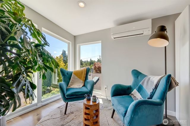 10045 9th Avenue SW, Seattle, WA 98146