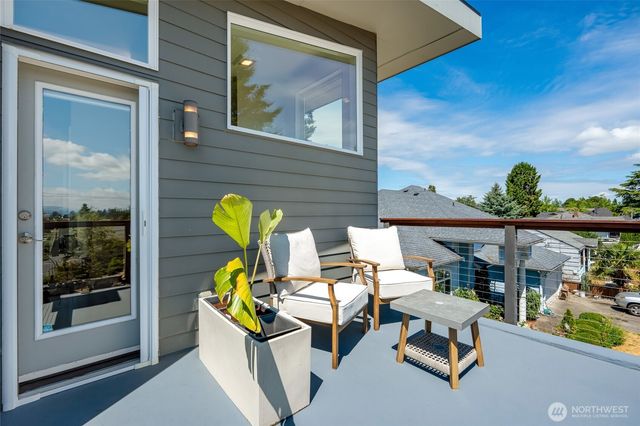 10045 9th Avenue SW, Seattle, WA 98146