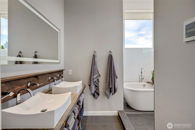 10045 9th Avenue SW, Seattle, WA 98146