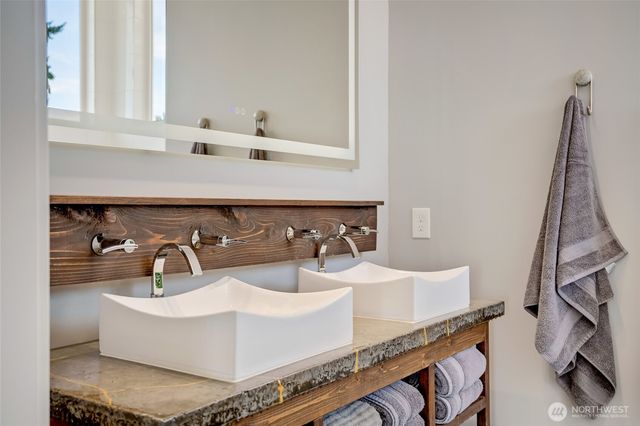 10045 9th Avenue SW, Seattle, WA 98146