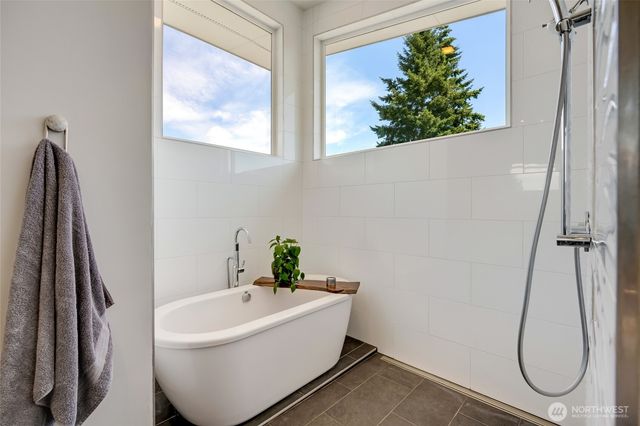 10045 9th Avenue SW, Seattle, WA 98146